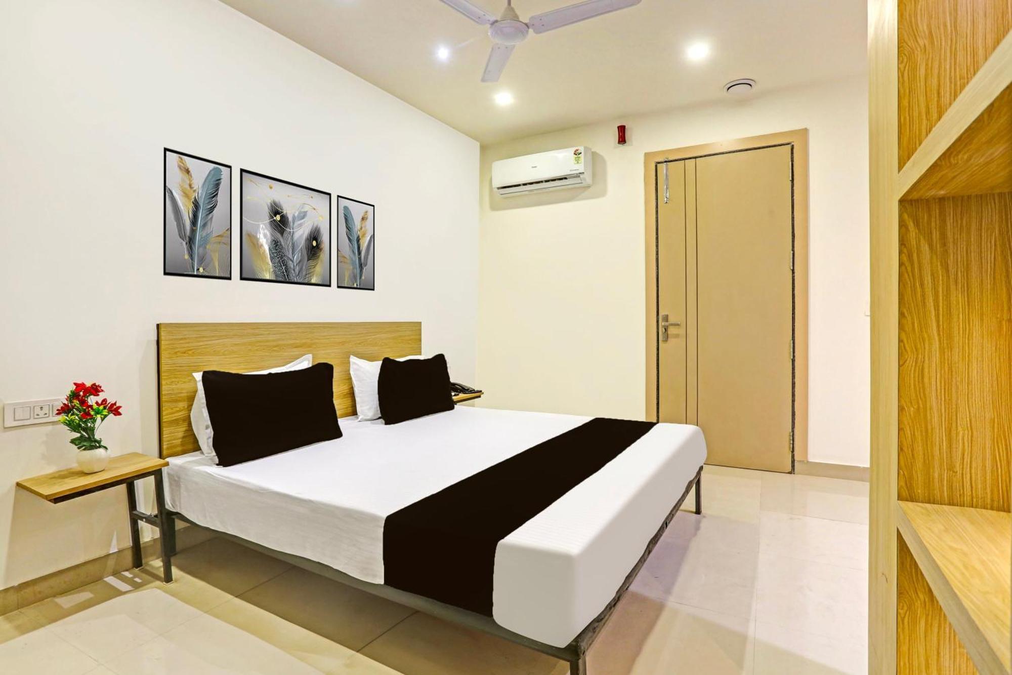 Hotel O Plush Homes Yeni Delhi Dış mekan fotoğraf